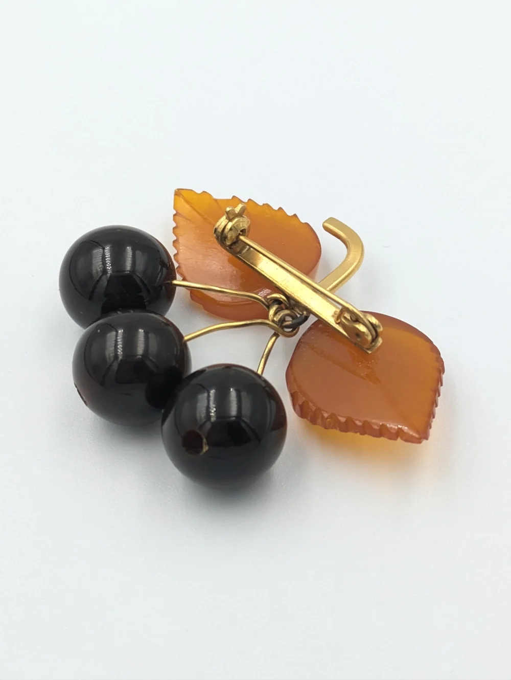 Vintage Baltic Amber Cherry Brooch - Gold Plated Brass Frame, USSR 1980s - Picture 5 of 9